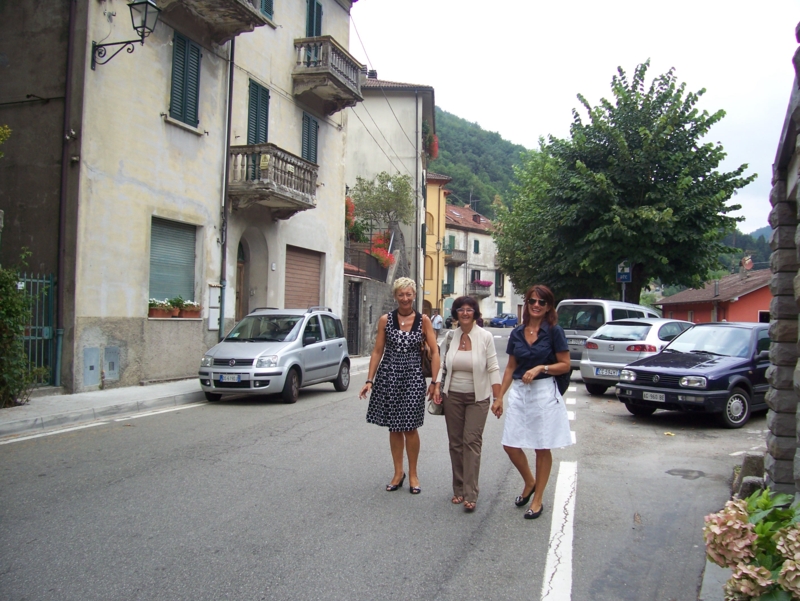  Image name: Persone063.jpg 
 width: 800 pixel 
 height: 601 pixel 
 Size: 401404 bytes 
 Click to enlarge 